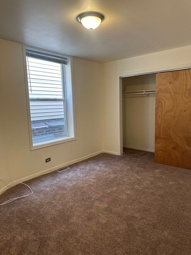 Building Photo - 5826 N Broadway