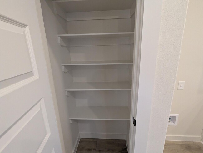 Building Photo - 2008 Cottonwood Ave