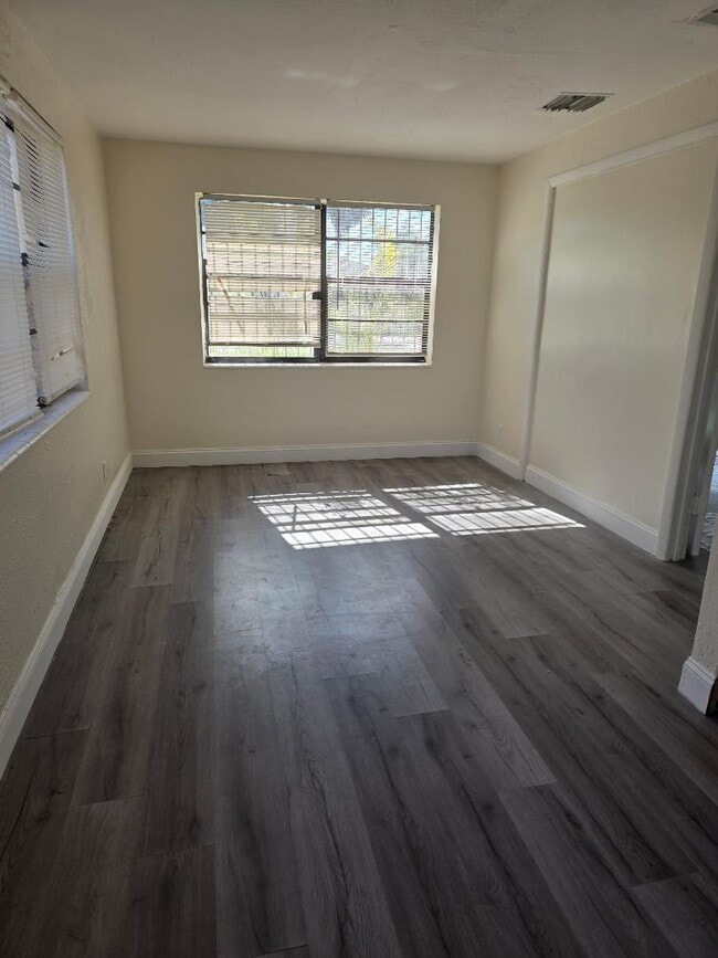 Building Photo - 91 NE 2nd Ave