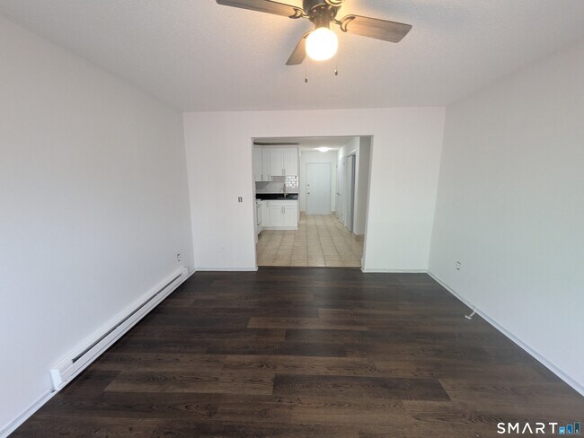 Building Photo - 289 Main Ave