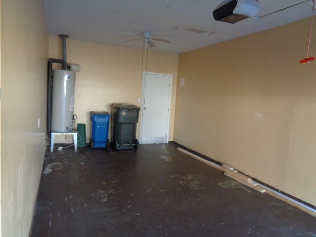 Building Photo - 6658 Vaughn Rd