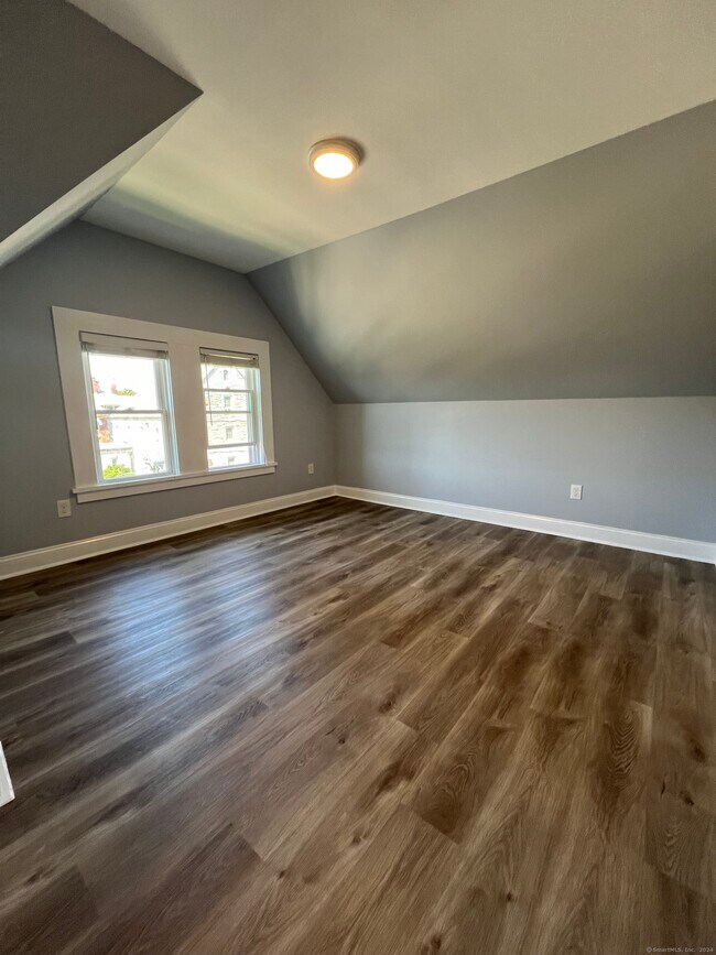 Building Photo - 15 Huntington St