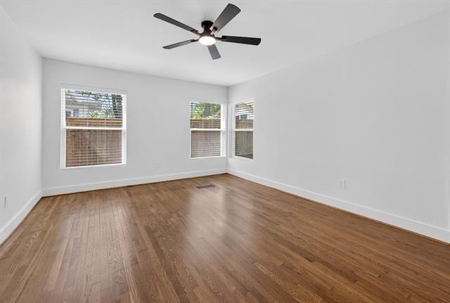 Building Photo - 2560 Rogers Ave