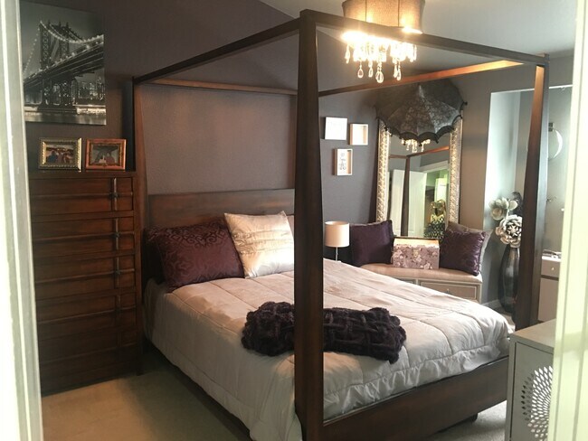 Building Photo - Luxury Condo