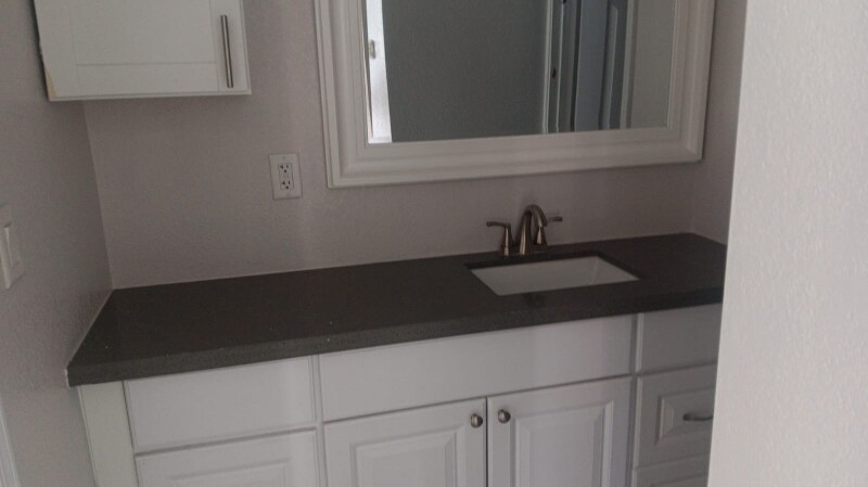 Building Photo - 340 W Highland Ave