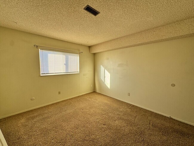 Building Photo - 6940 Peyote Way