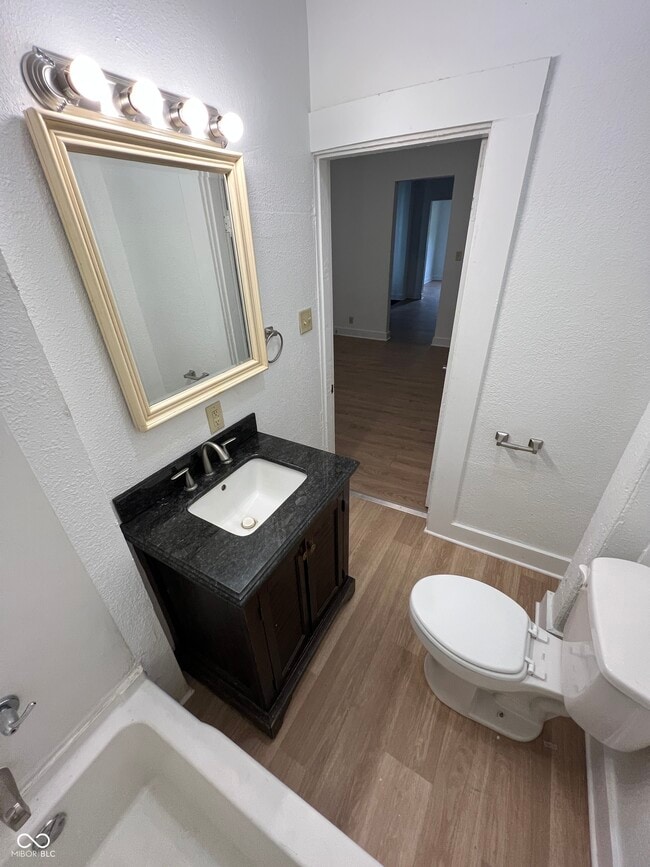 Building Photo - 730 W 9th St