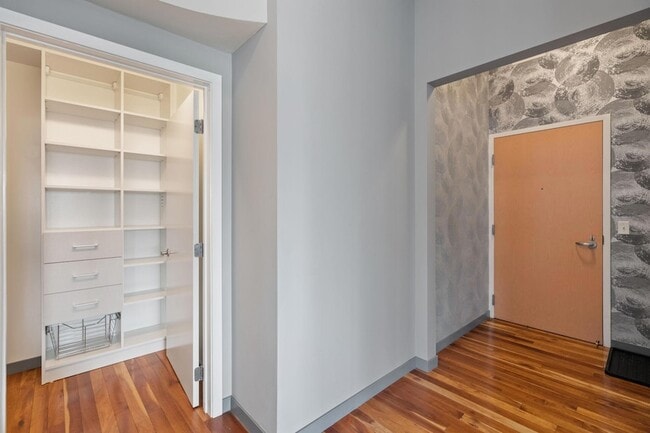 Building Photo - 929 Portland Ave