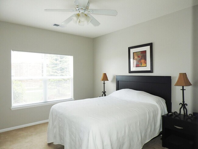 Building Photo - 8200 E 8th Ave