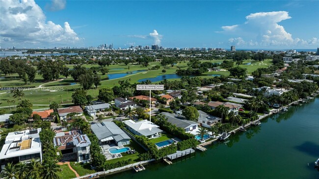 Building Photo - 740 S Shore Dr