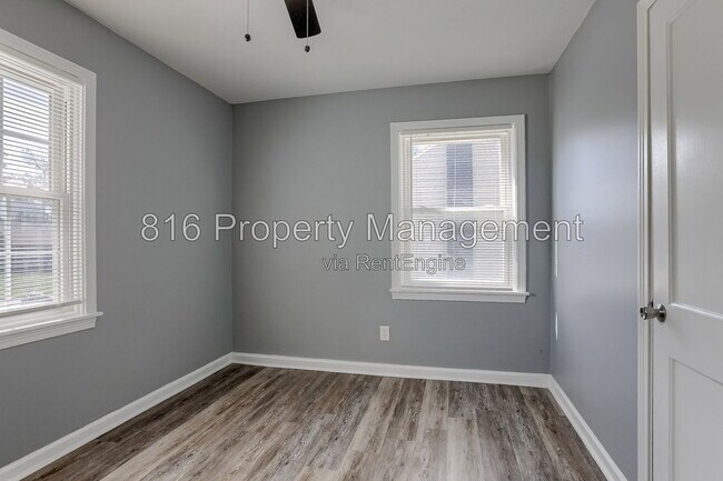 Building Photo - 8028 Wabash Ave