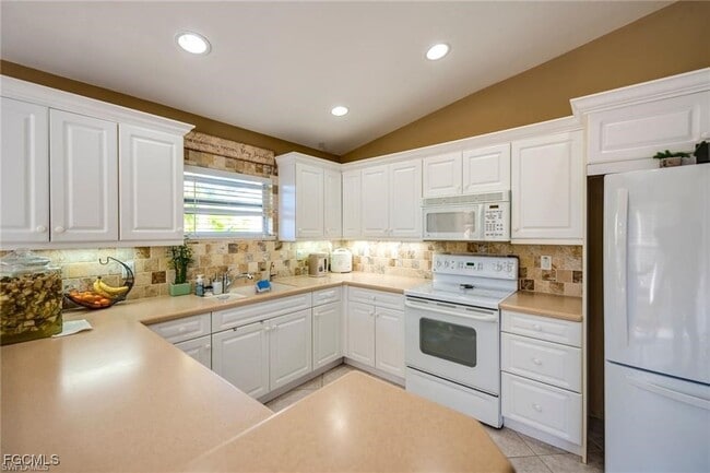 Building Photo - 9036 Henry Rd