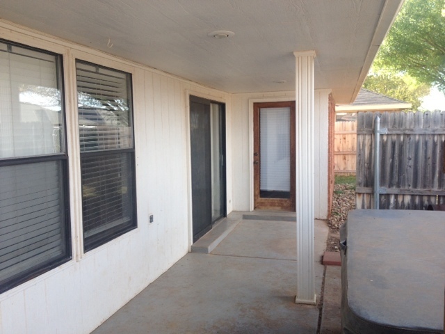 Building Photo - BRICK HOME IN NORTHEAST NEAR MESA ELEMENTARY