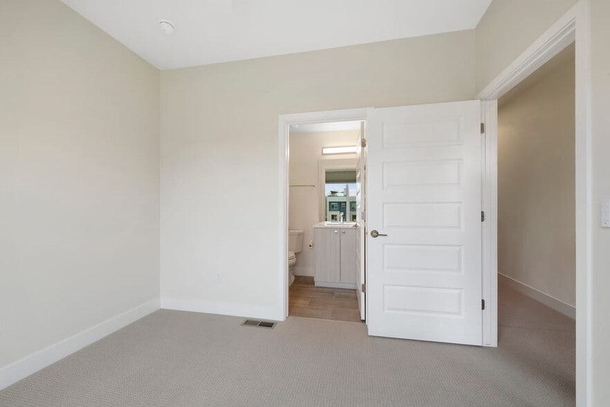 Building Photo - 3048 Wilson Ct