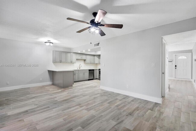 Building Photo - 48 Matador Ln