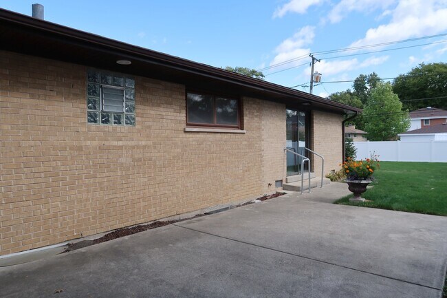 Building Photo - 5233 Woodland Ave