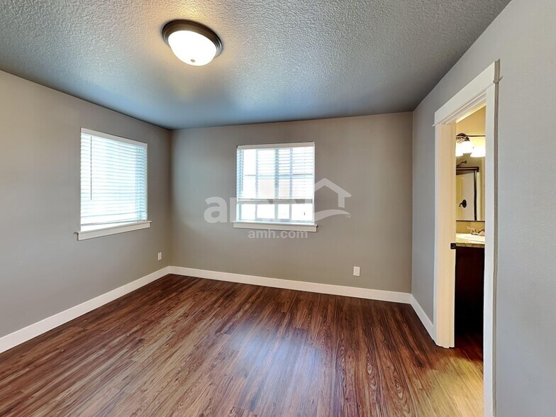 Building Photo - 480 Tulip Ave