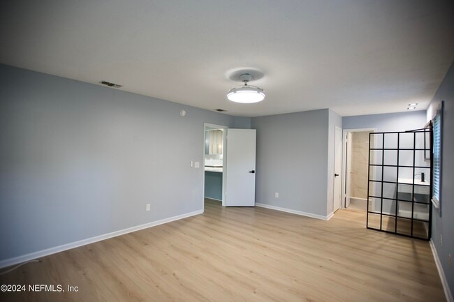 Building Photo - 3542 Sheldrake Dr