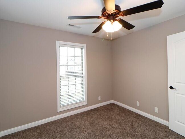 Building Photo - 1678 Horseshoe Cave Dr