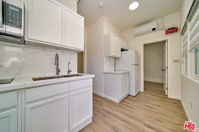 Building Photo - 347 S Highland Ave