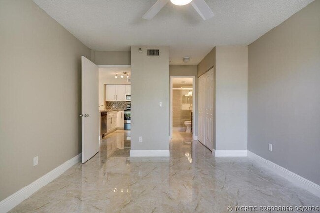 Building Photo - 140 Yacht Club Way
