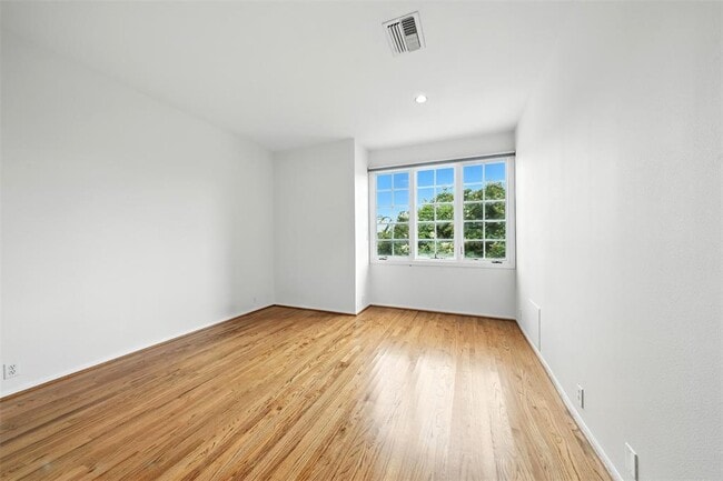 Building Photo - 1385 Arlington St