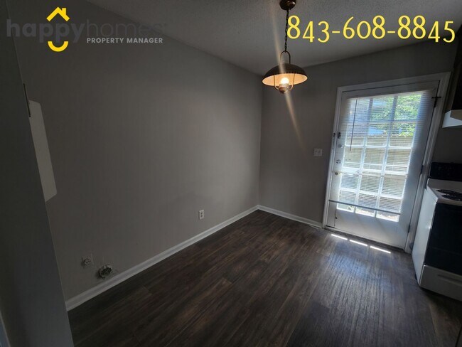 Building Photo - 2/1.5 townhouse in James Island off of Harbor View!