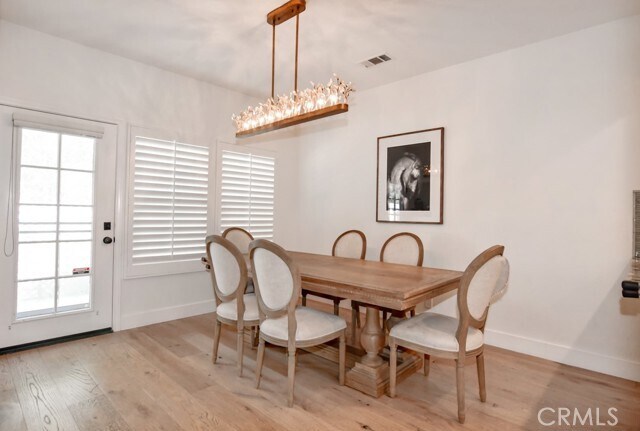 Building Photo - 44 Anjou