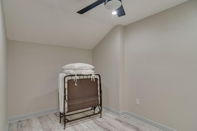 Building Photo - 5100 28th Ave N