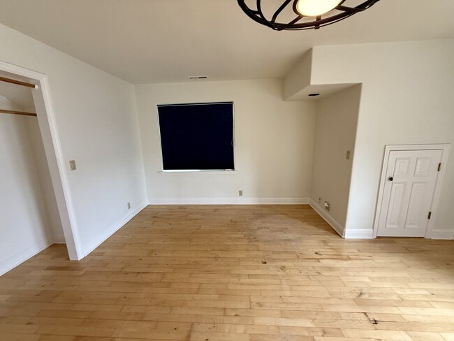 Building Photo - 143 Alamo Ave