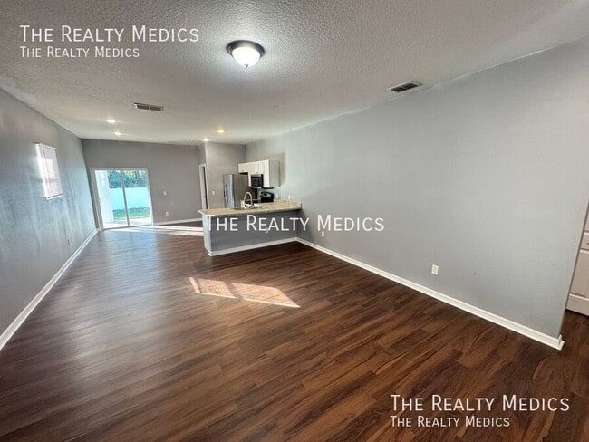 Building Photo - 1999 Marshall St