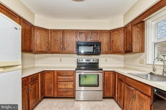 Building Photo - 2205 Cedar Mill Ct