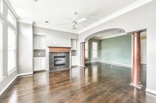 Building Photo - 1211 Kipling St