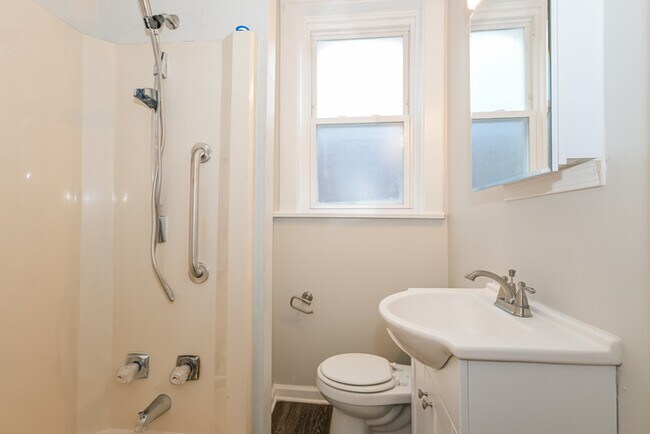 Building Photo - Fantastic 2bd/1ba home! Let yourself in!