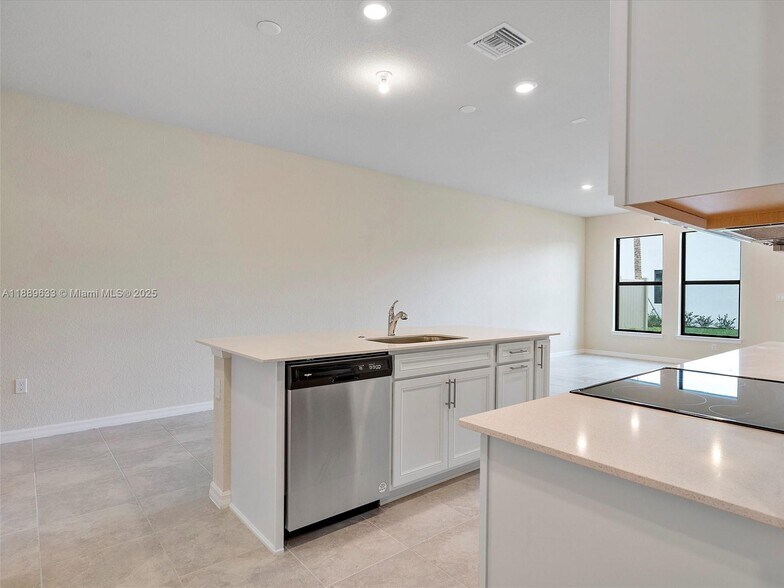 Building Photo - 2108 Appleton Cir N