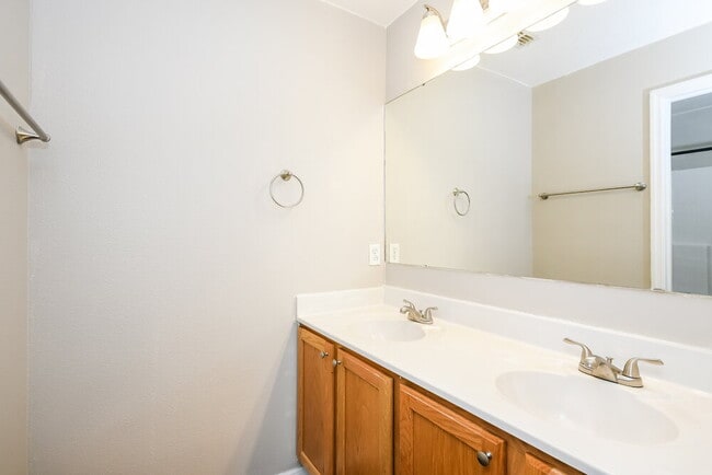 Building Photo - 2968 Whispering Trails Dr