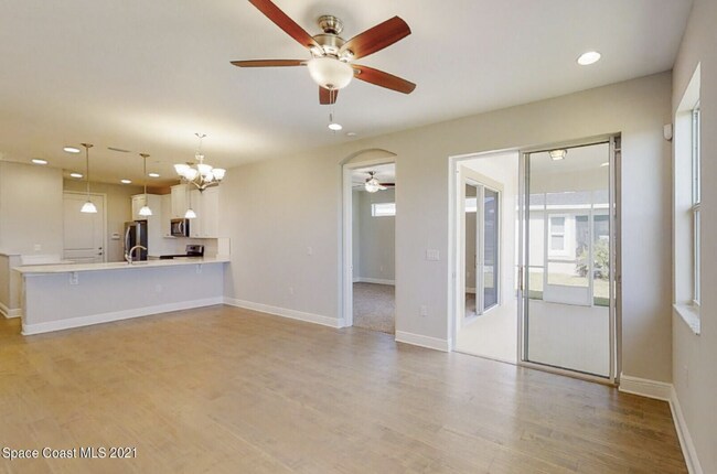 Building Photo - Loren Cove Villa