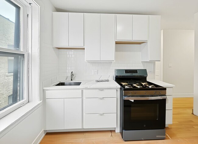 Building Photo - Brand New Renovation, 2bed/1bath Apartment in Historic Ravenswood Manor Neighborhood