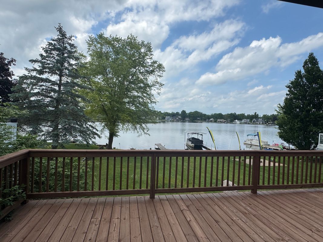 Building Photo - 1508 Lakeview Dr