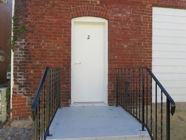 Building Photo - 421 N Brady St