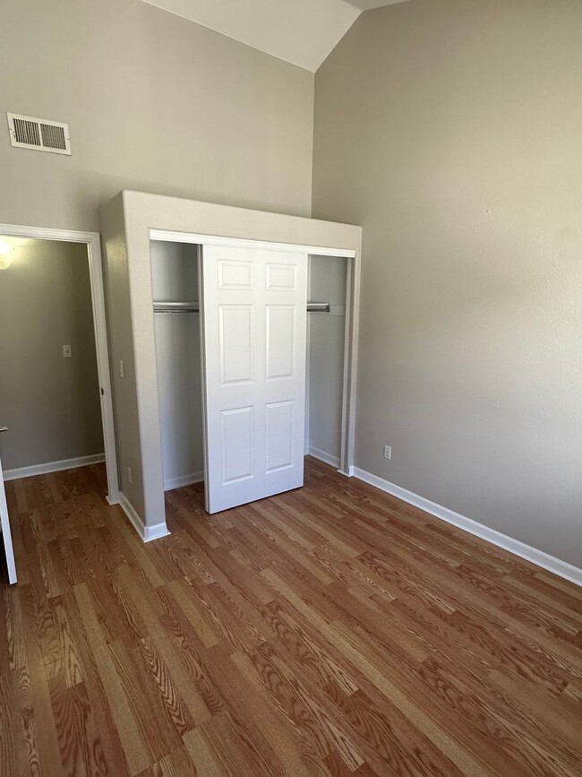Building Photo - 2nd floor - 2 Bedroom, 2 Bath with garage ...