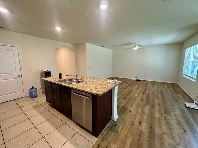 Building Photo - 16461 Little Garden Dr