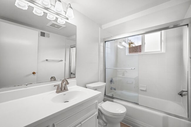 Building Photo - 661 Harvard Ave