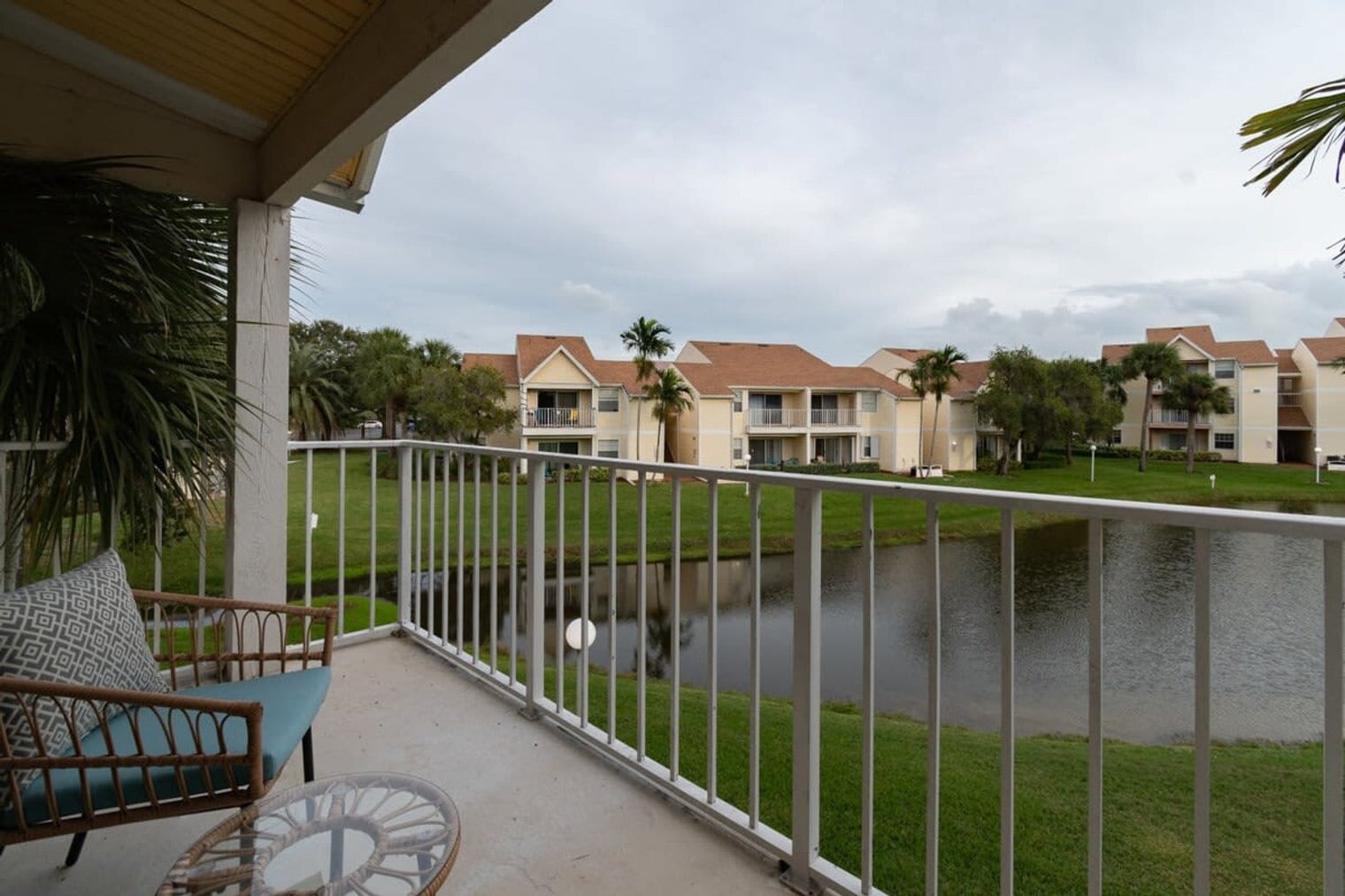 Building Photo - 1999 Island Club Dr