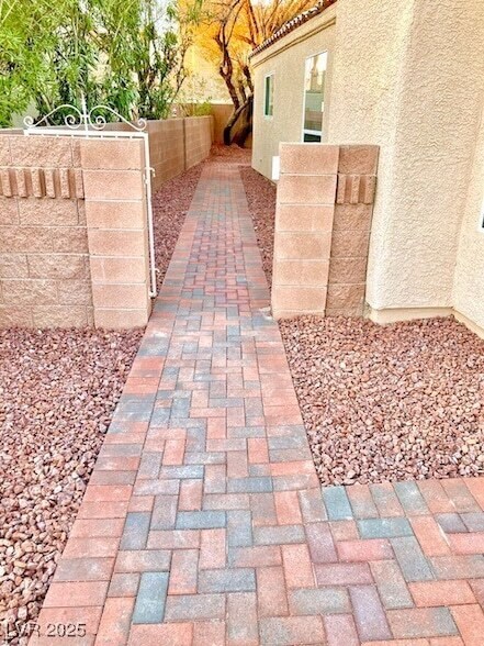 Building Photo - 212 Horizon Peak Dr