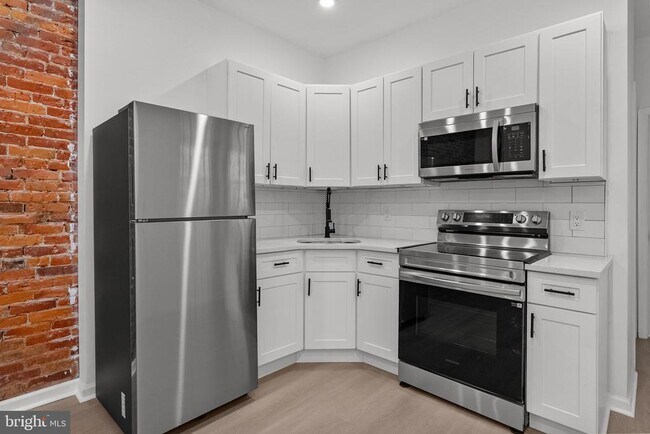 Building Photo - 13 S 55th St