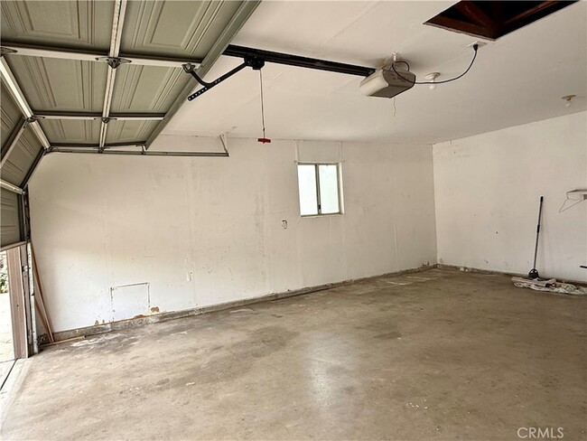 Building Photo - 18693 Albany St