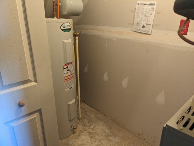 Building Photo - 3 Bedroom Townhouse For Rent in Charming Waynesboro, PA