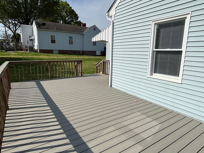 Building Photo - 3 BR House near Moses Cone Hospital