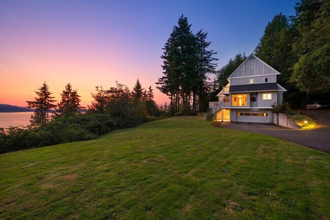Building Photo - Beautiful home with views and in a gated c...